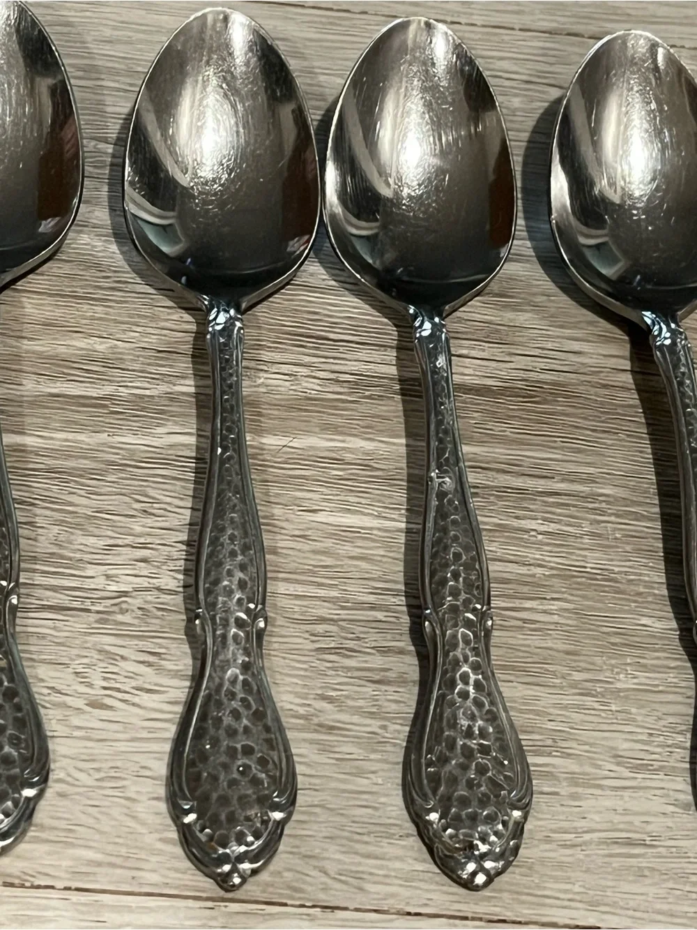 Oneida Silver Stainless Steel Ornate Flatware Set